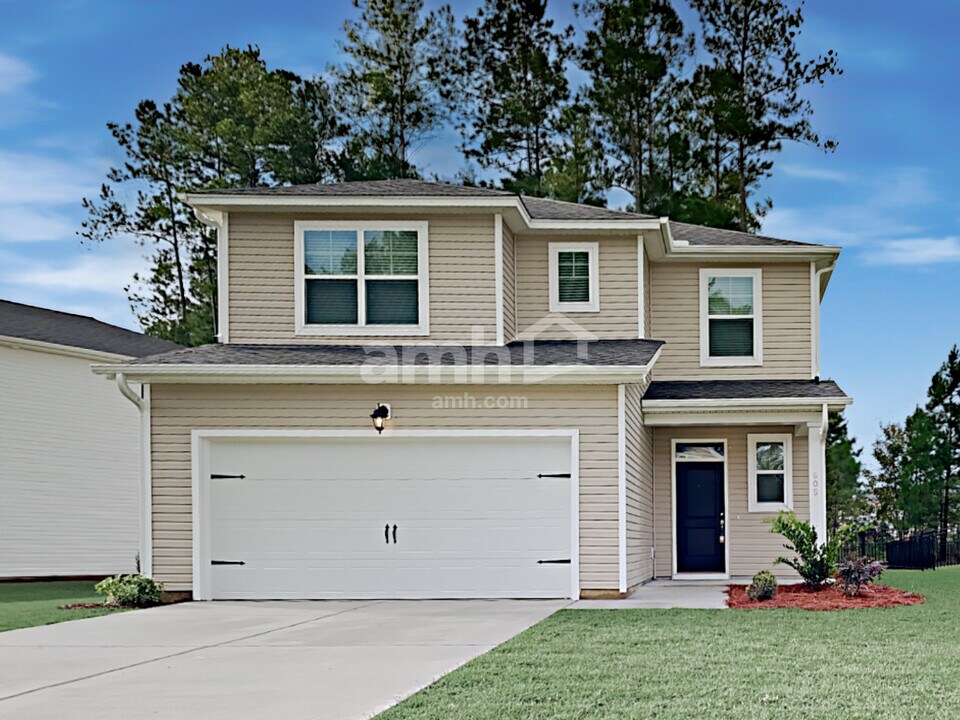 605 W Lionel Rd in Moncks Corner, SC - Building Photo