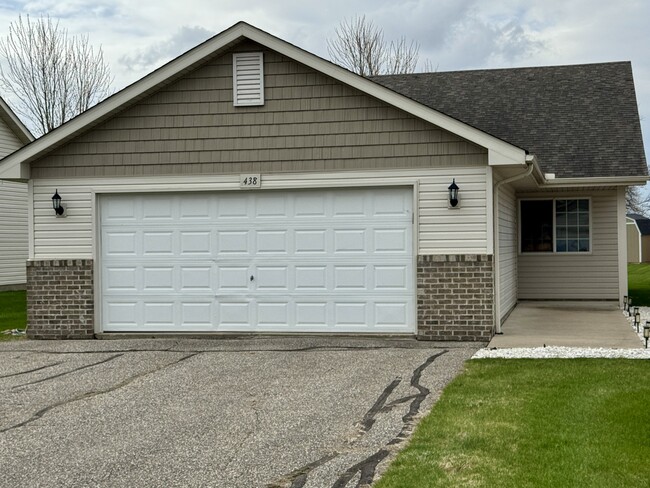 438 Lake Trl in Winsted, MN - Building Photo - Building Photo