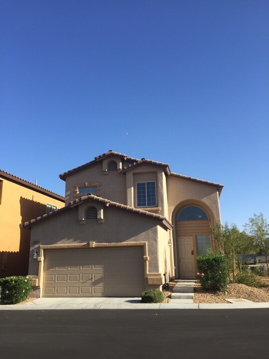 8223 Amtrak Express Ave in Las Vegas, NV - Building Photo