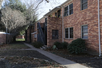 Fairwood Apartments in Dallas, TX - Building Photo - Building Photo