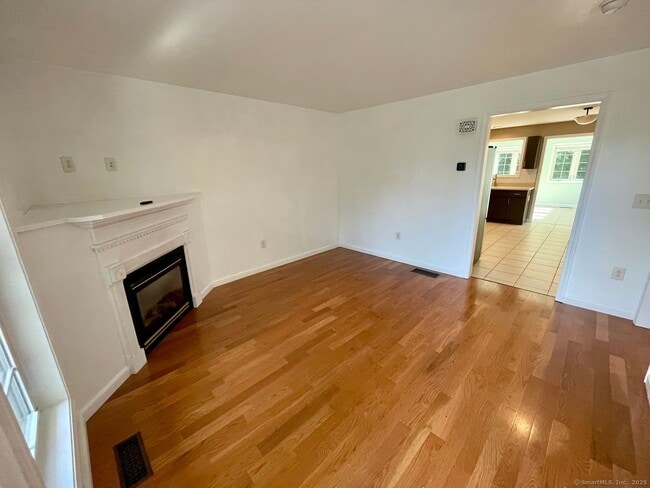 939 Ocean Ave in New London, CT - Building Photo - Building Photo