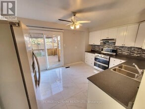 928 Wayne Dr in Newmarket, ON - Building Photo - Building Photo