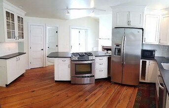 14 Gray St-Unit -14B Gray Street in Amherst, MA - Building Photo - Building Photo