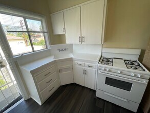 803 W Glenoaks Blvd, Unit 803A in Glendale, CA - Building Photo - Building Photo