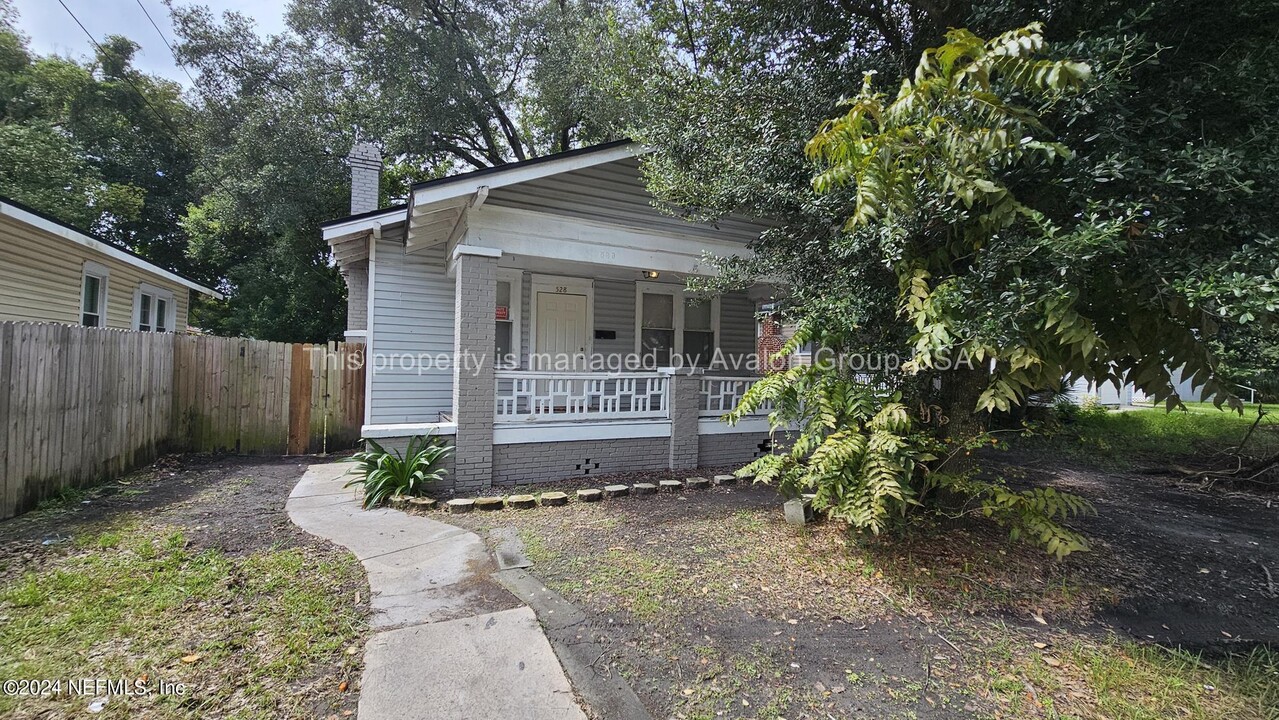 528 W 25th St in Jacksonville, FL - Building Photo