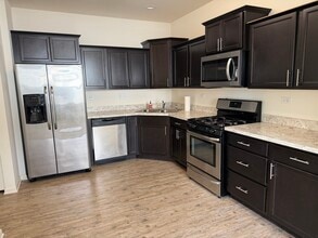 658 Anchorage Ct in Pingree Grove, IL - Building Photo - Building Photo