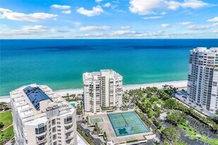4051 Gulf Shore Blvd N in Naples, FL - Building Photo