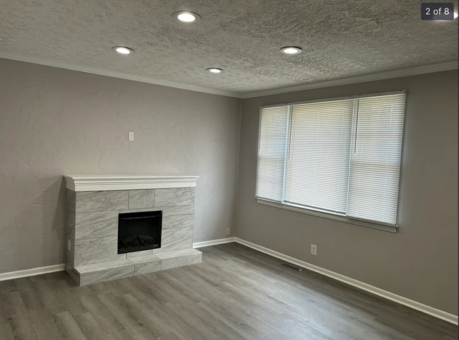 1102 Bell Grimes Ln in Nashville, TN - Foto de edificio - Building Photo