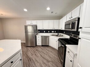 917 Creek Crossing Trail in Whitsett, NC - Building Photo - Building Photo