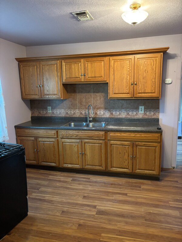 1209 Pine St in Dalhart, TX - Building Photo - Building Photo