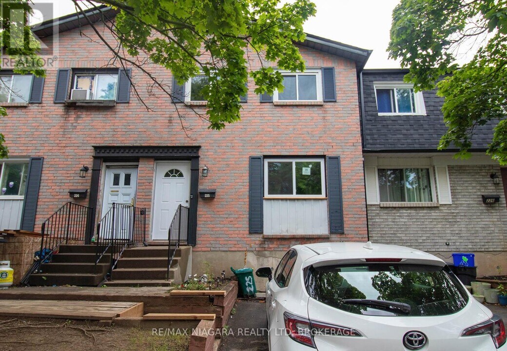 195 Denistoun St in Welland, ON - Building Photo