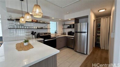 2547 Ala Wai Blvd in Honolulu, HI - Building Photo - Building Photo