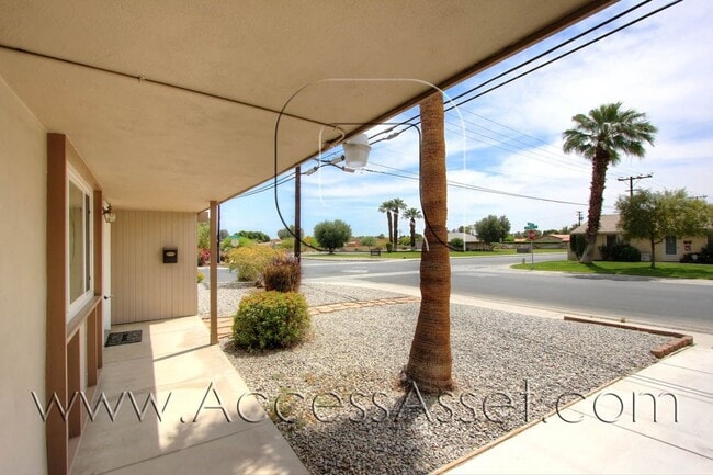 77470 Wyoming Ave in Palm Desert, CA - Foto de edificio - Building Photo