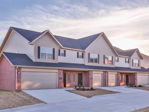 Kilimanjaro Duplexes in Rogers, AR - Building Photo - Building Photo