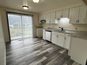 306 2nd St SE in East Wenatchee, WA - Building Photo - Building Photo