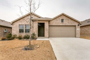 1348 Dillard Creek Dr in Justin, TX - Building Photo