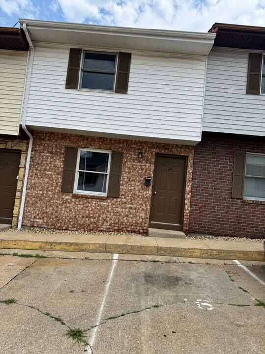 2365 University Ave in Dubuque, IA - Building Photo