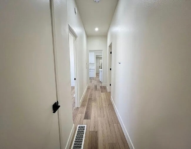 151 W 52nd St in Los Angeles, CA - Building Photo - Building Photo