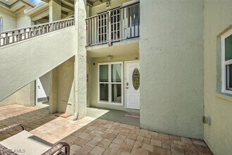 7400 College Pkwy in Ft. Myers, FL - Foto de edificio - Building Photo