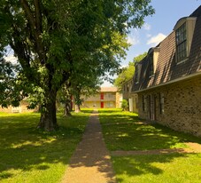 2411 Talonwood Dr in West Memphis, AR - Building Photo