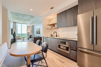 48 Unit 1806 Ave in Austin, TX - Building Photo - Building Photo