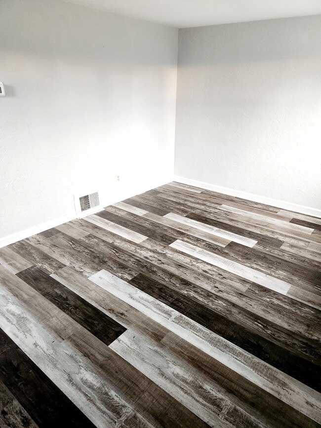 1128 Shadycrest Dr in Pittsburgh, PA - Building Photo - Building Photo