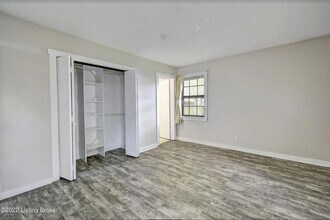 6618 Ashbrooke Dr in Pewee Valley, KY - Building Photo - Building Photo