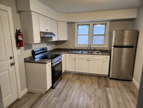 9 Elm St, Unit 9 Elm Street Unit D in Winooski, VT - Building Photo - Building Photo