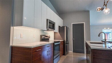 2534 Grandview Ave in Sanford, FL - Building Photo - Building Photo