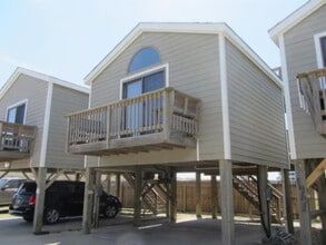 56821 North Carolina Hwy 12 in Hatteras, NC - Building Photo - Building Photo