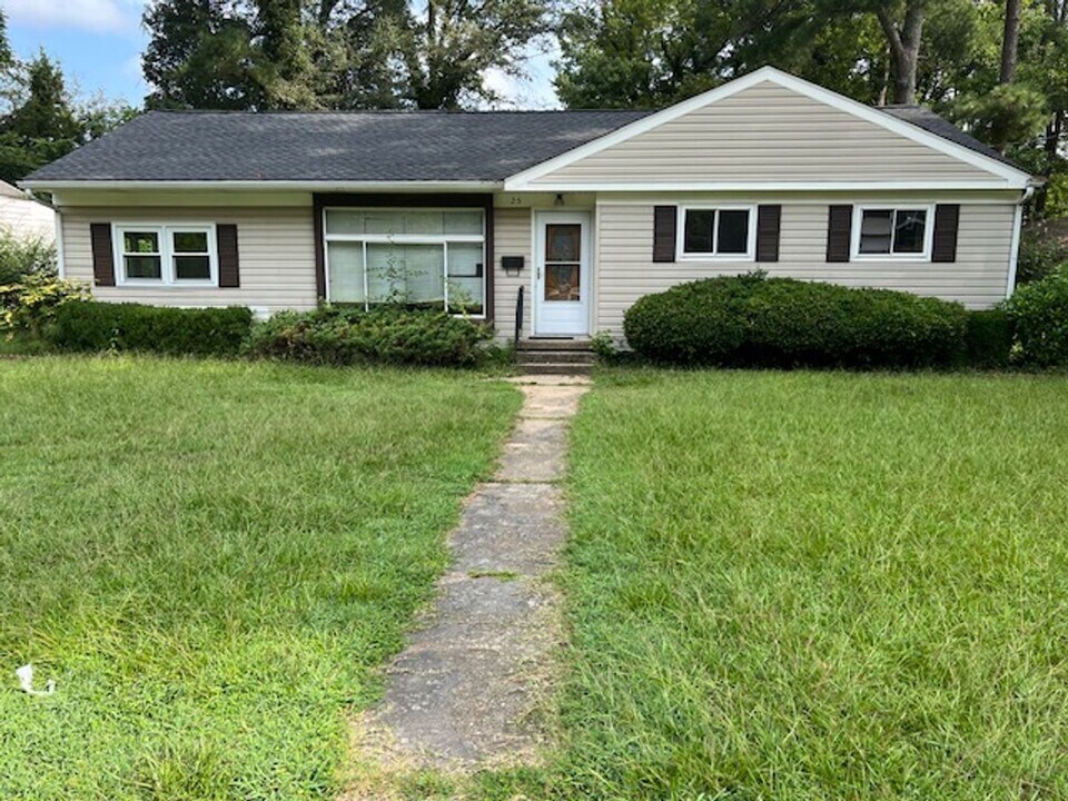 425 Maycox St in Petersburg, VA - Building Photo