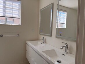 14843 Morrison St in Los Angeles, CA - Foto de edificio - Building Photo