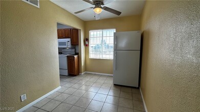 219 W Monroe Ave, Unit A in Las Vegas, NV - Building Photo - Building Photo