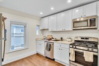 26 John St, Unit 2 in Newton, MA - Foto de edificio - Building Photo