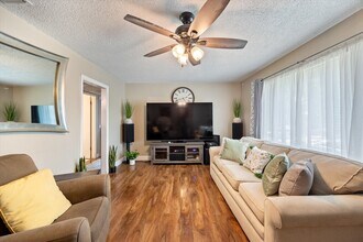 2326 Ramon Dr in Sacramento, CA - Building Photo - Building Photo