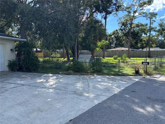 2866 E Rainbow Cir in Sarasota, FL - Building Photo - Building Photo