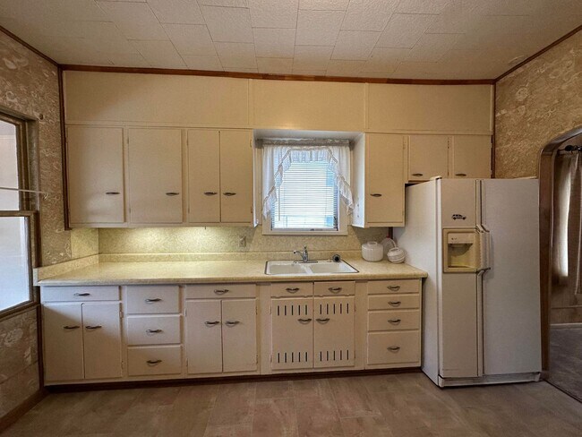 18 Maple St in Helper, UT - Building Photo - Building Photo