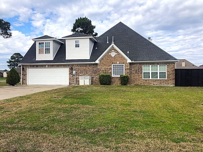 305 Tyler Dr in Orange, TX - Building Photo - Building Photo