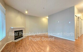 18930 Bothell Everett Hwy in Bothell, WA - Foto de edificio - Building Photo