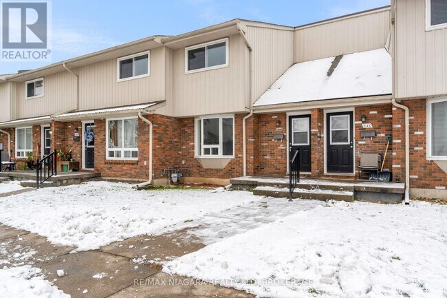 100 Brownleigh Ave in Welland, ON - Building Photo - Building Photo