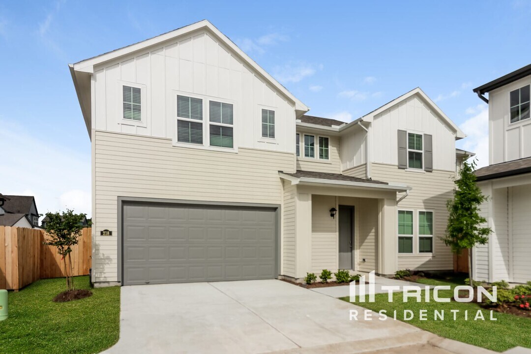 9835 Willow Creek Commerce Dr in Tomball, TX - Foto de edificio