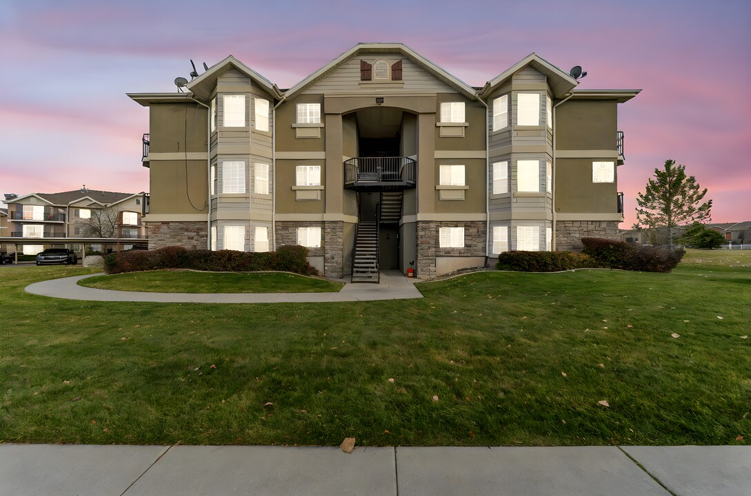 3969 Romney Park Dr in West Jordan, UT - Building Photo