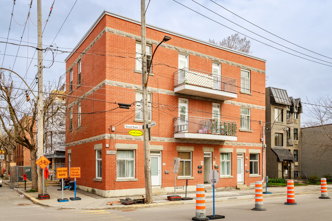 2181 Grand Trunk St in Montréal, QC - Building Photo