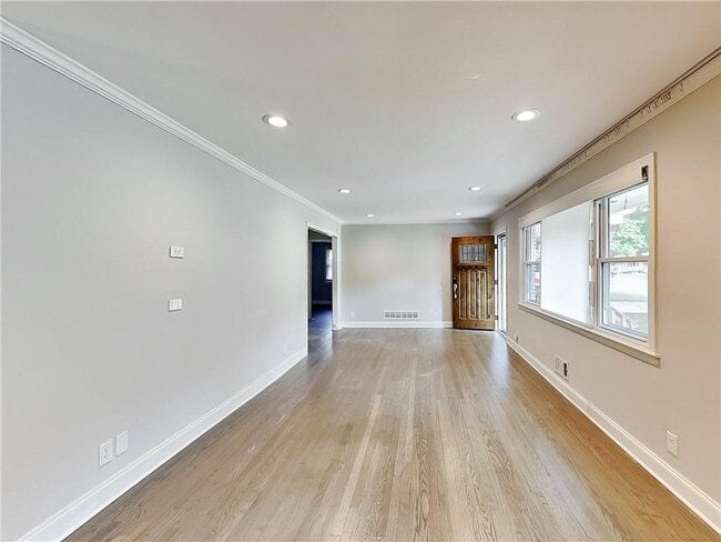 878 Lake Ct in Smyrna, GA - Building Photo - Building Photo