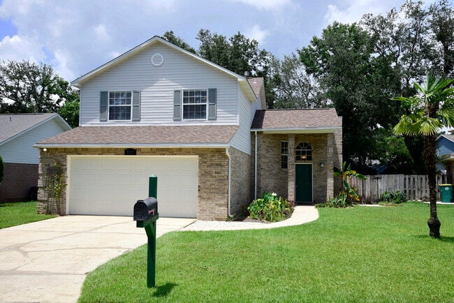 property at 311 Parkwood Pl