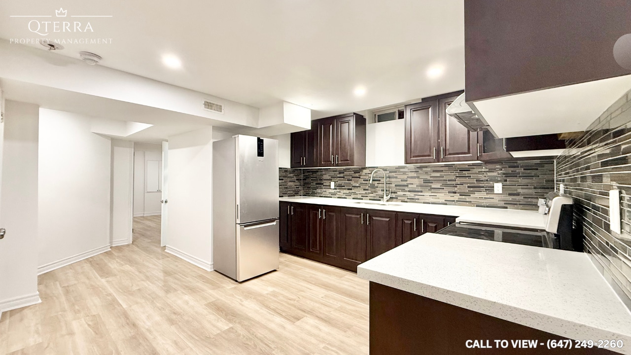 205 S Ocean Dr in Oshawa, ON - Building Photo