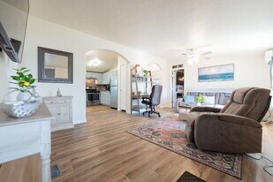 5655 W Main St in Farmington, NM - Building Photo