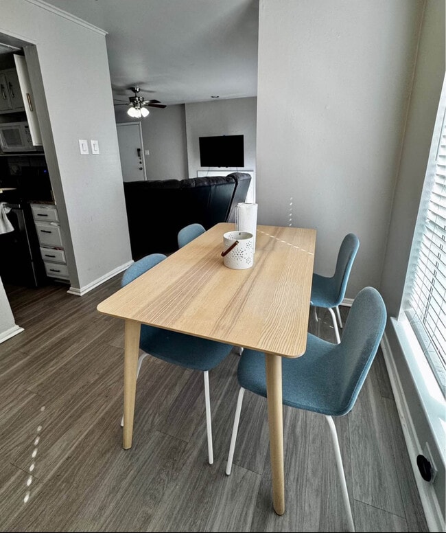 6646 E Lovers Ln, Unit 805 in Dallas, TX - Foto de edificio - Building Photo