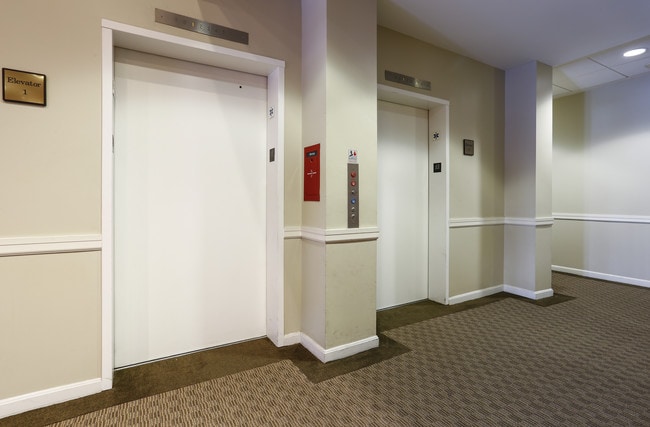 Dennison Bishop in Framingham, MA - Foto de edificio - Interior Photo