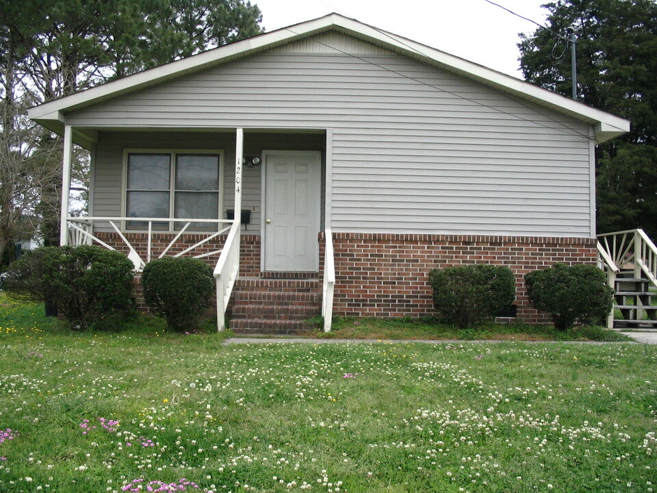 1204 Highland Ave in Elizabeth City, NC - Building Photo